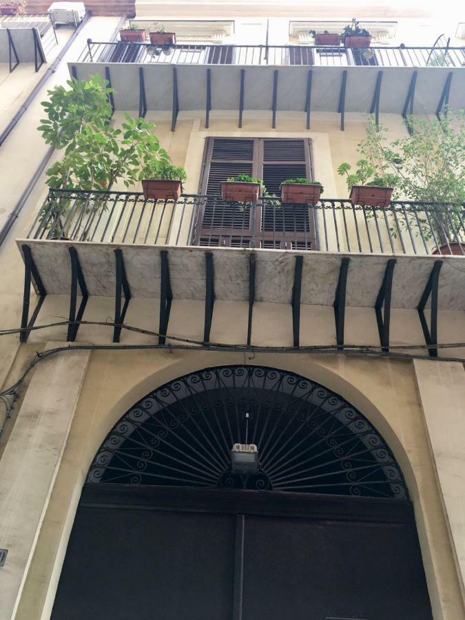 Casa Tea: Nel Cuore Del Centro Storico Палермо Екстер'єр фото